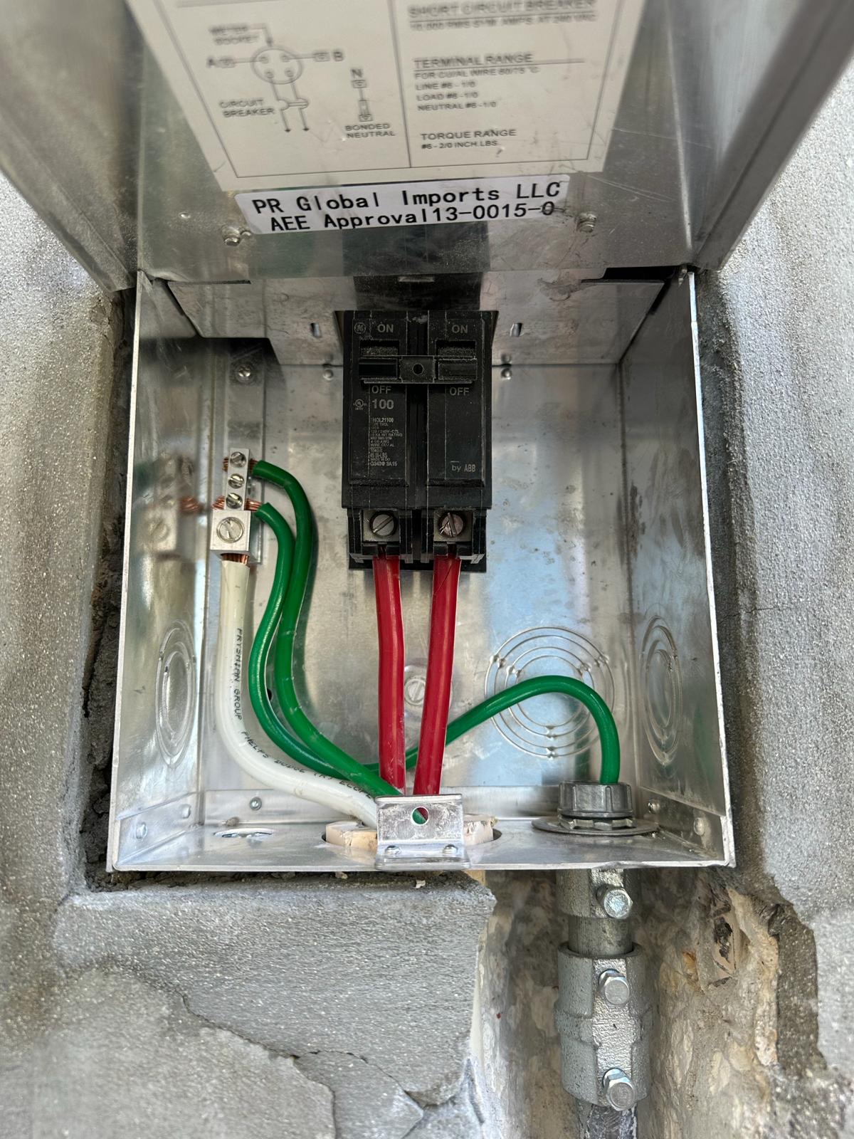 Meter socket interior with a 100A main breaker, bonded neutral and grounding conductors landed